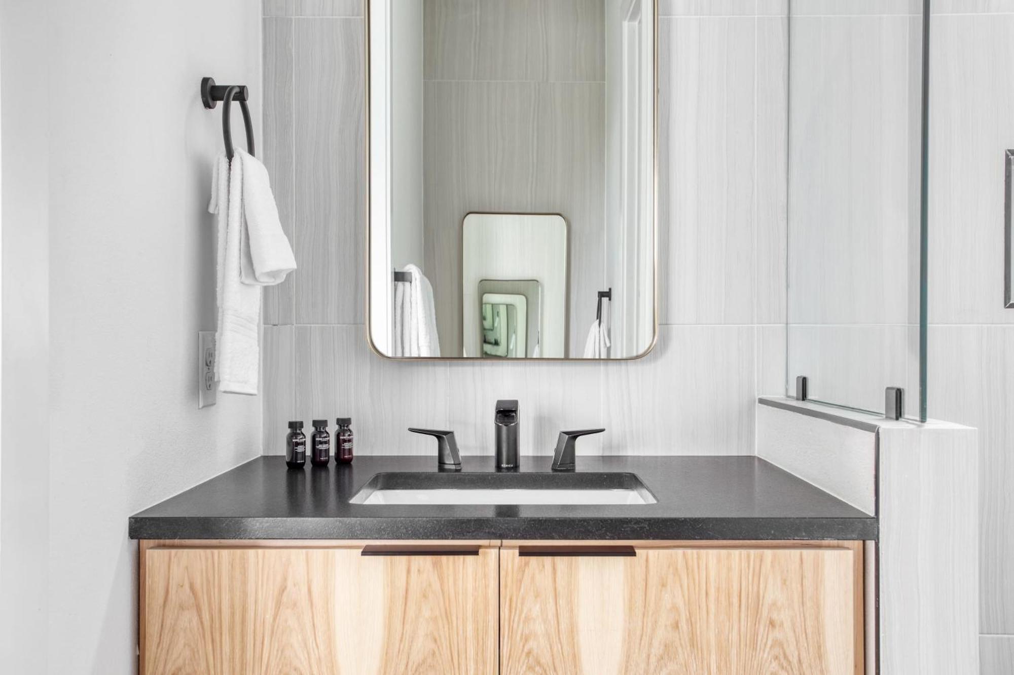 Melody By Avantstay Peloton Included Sleek Home Austin Bagian luar foto