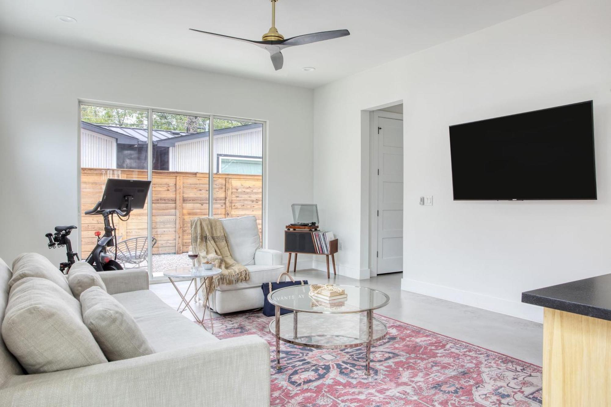 Melody By Avantstay Peloton Included Sleek Home Austin Bagian luar foto